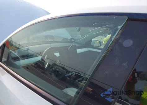 2023 Tesla Model Y Awd/Long Range Dual Motor All-Wheel Drive z USA, uszkodzony, nr VIN 7SAYGAEE2PF648446